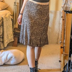 Sexy and comfortable Vintage 90's Leopard Print Midi Skirt with Scalloped Hem